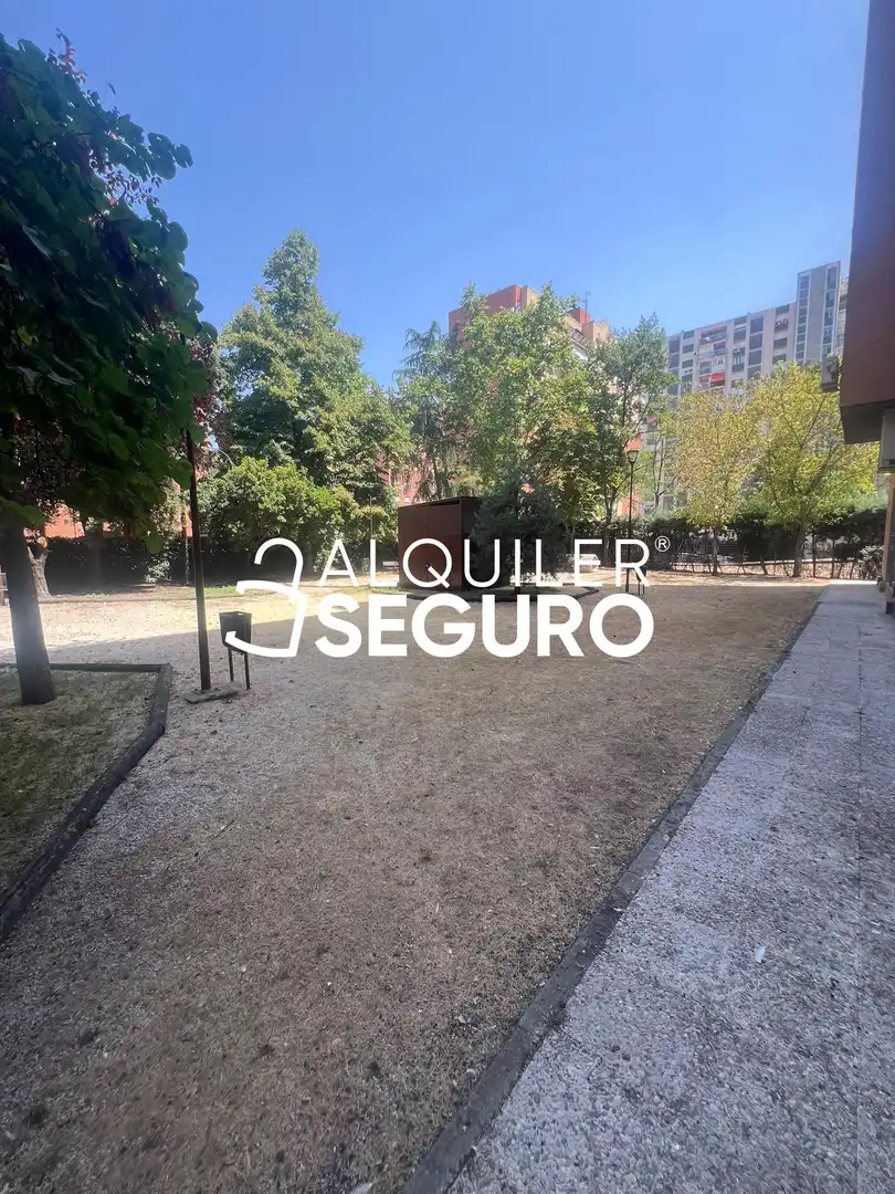 Parking of Flat for rent in Madrid  with Air Conditioner and Heating