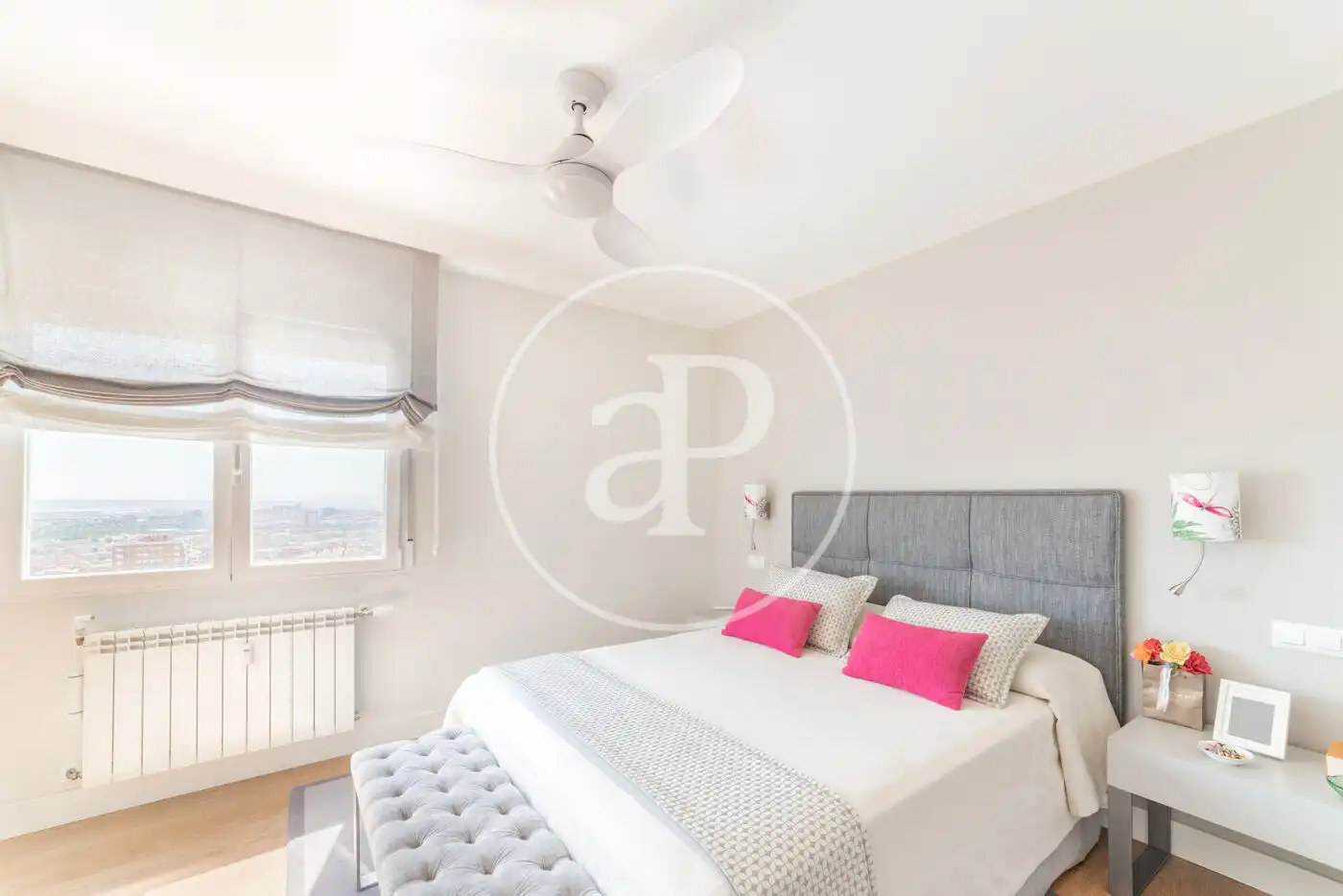 Habitación de Ático en venta en Madrid con Aire acondicionado, Calefacción y Jardín privado