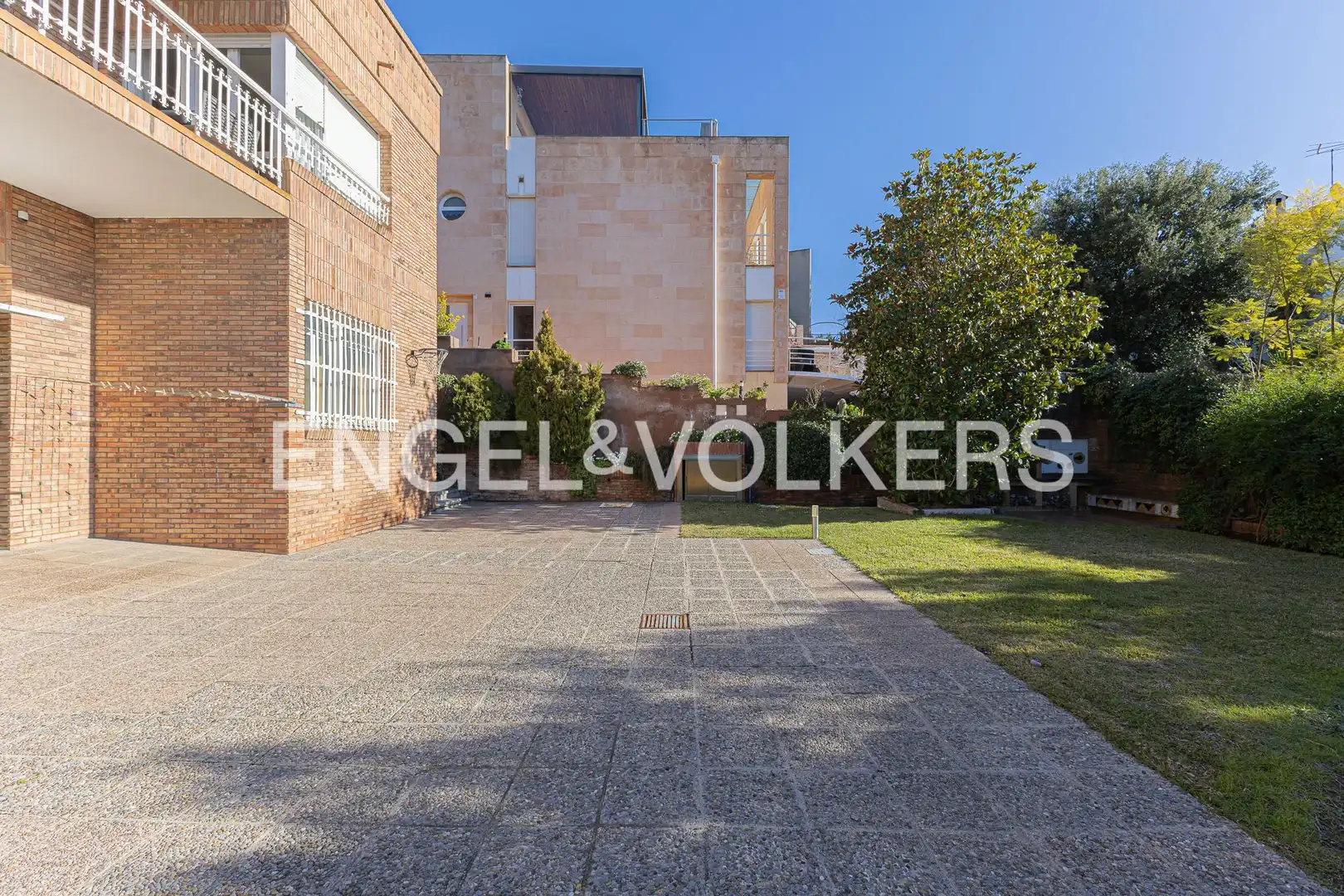 Vista exterior de Casa o chalet en venta en Sant Just Desvern con Aire acondicionado, Calefacción y Jardín privado
