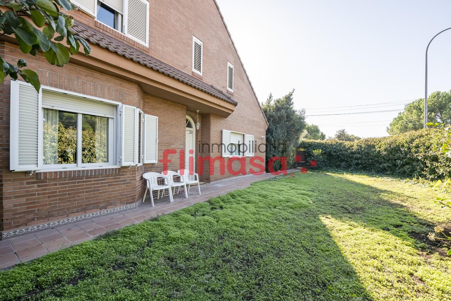 Vista exterior de Casa adosada en venda en Villaviciosa de Odón amb Calefacció, Jardí privat i Parquet