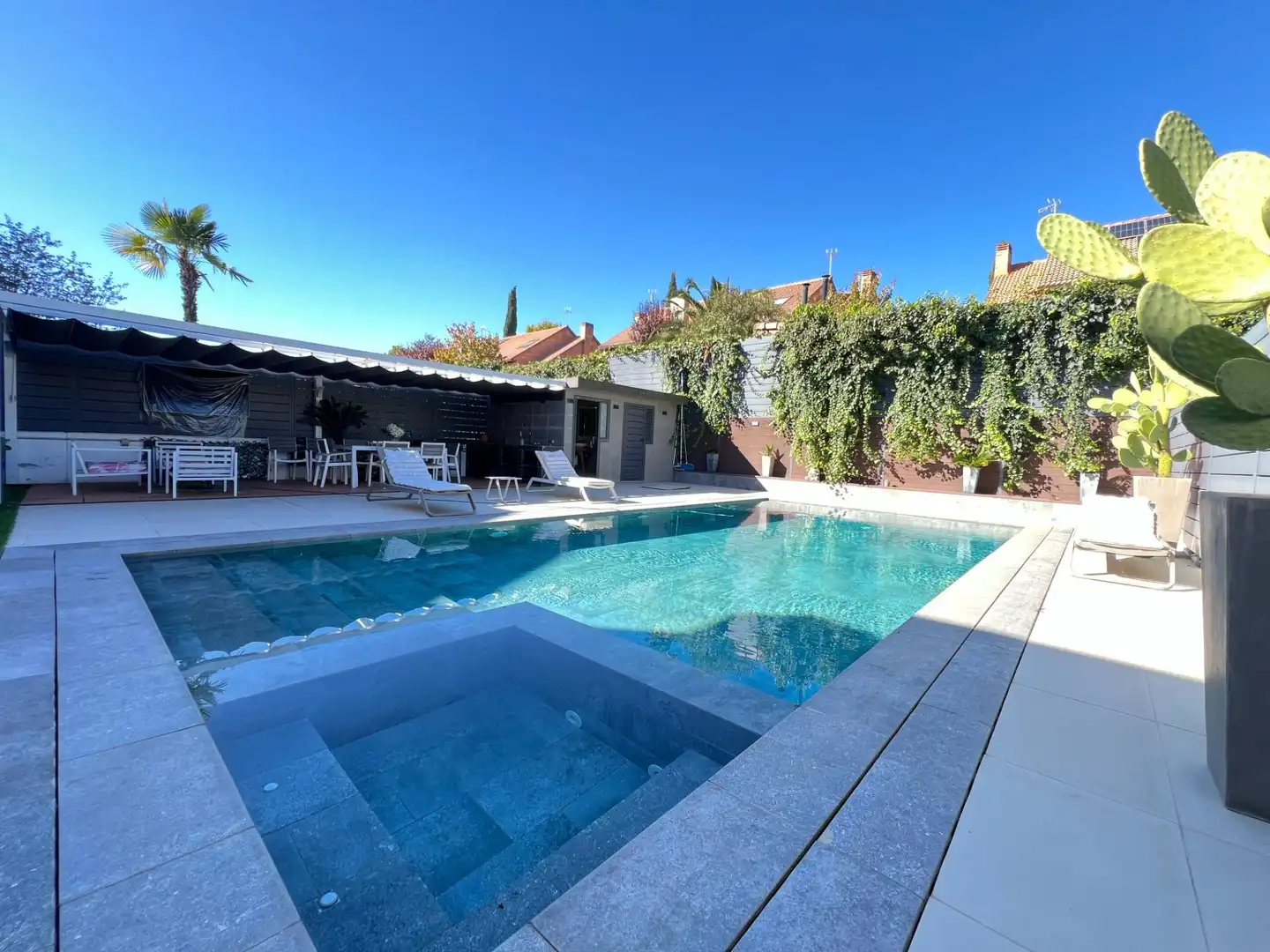 Piscina de Casa o xalet en venda en Rivas-Vaciamadrid amb Aire condicionat, Calefacció i Jardí privat