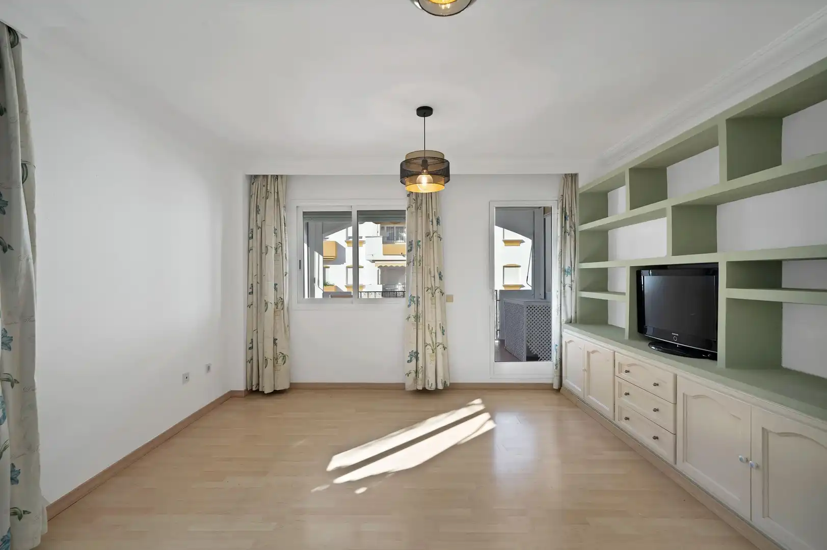 Sala de estar de Apartamento en venta en Marbella con Aire acondicionado, Calefacción y Jardín privado