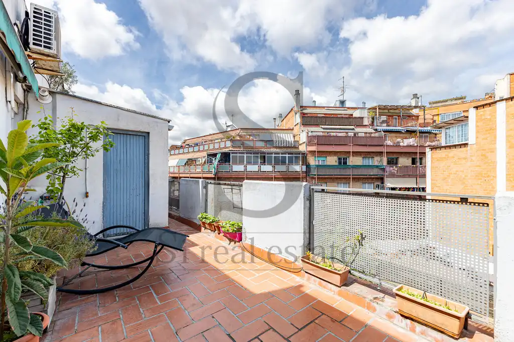Terrasse von Dachboden zum Verkauf in Barcelona mit Klimaanlage und Terrasse