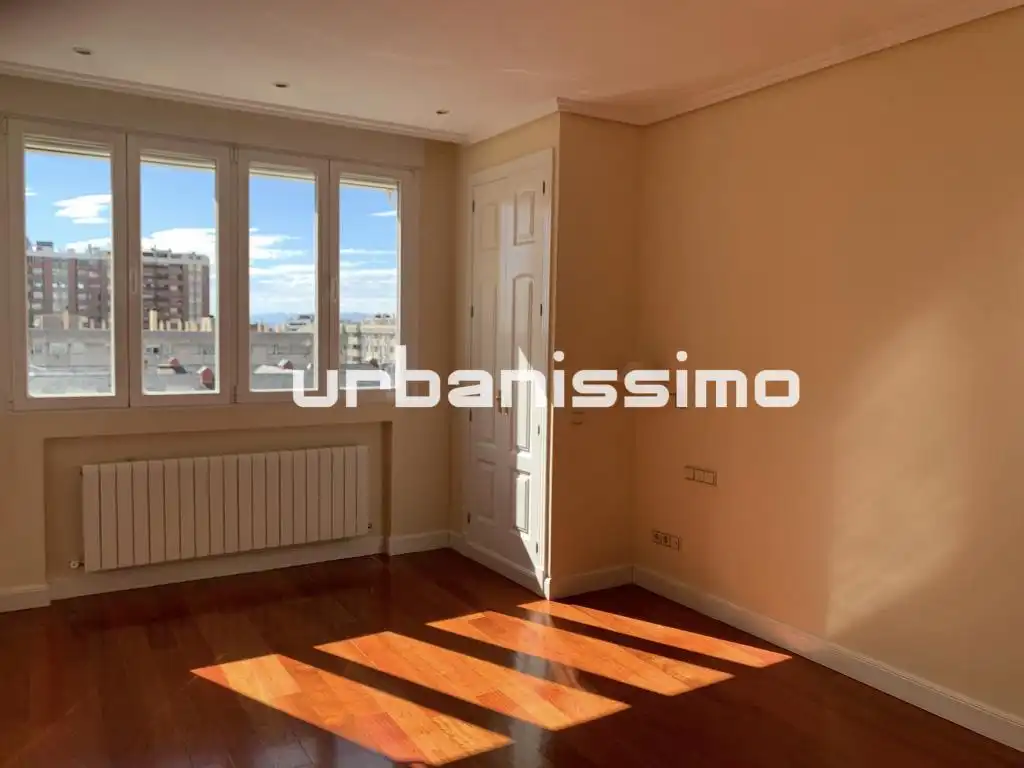 Schlafzimmer von Wohnung zur Miete in Madrid mit Klimaanlage und Heizung