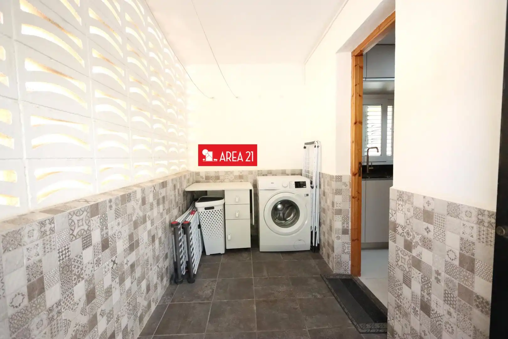 Houses for sale in La Pobla de Vallbona  with Heating, Terrace and Storage room