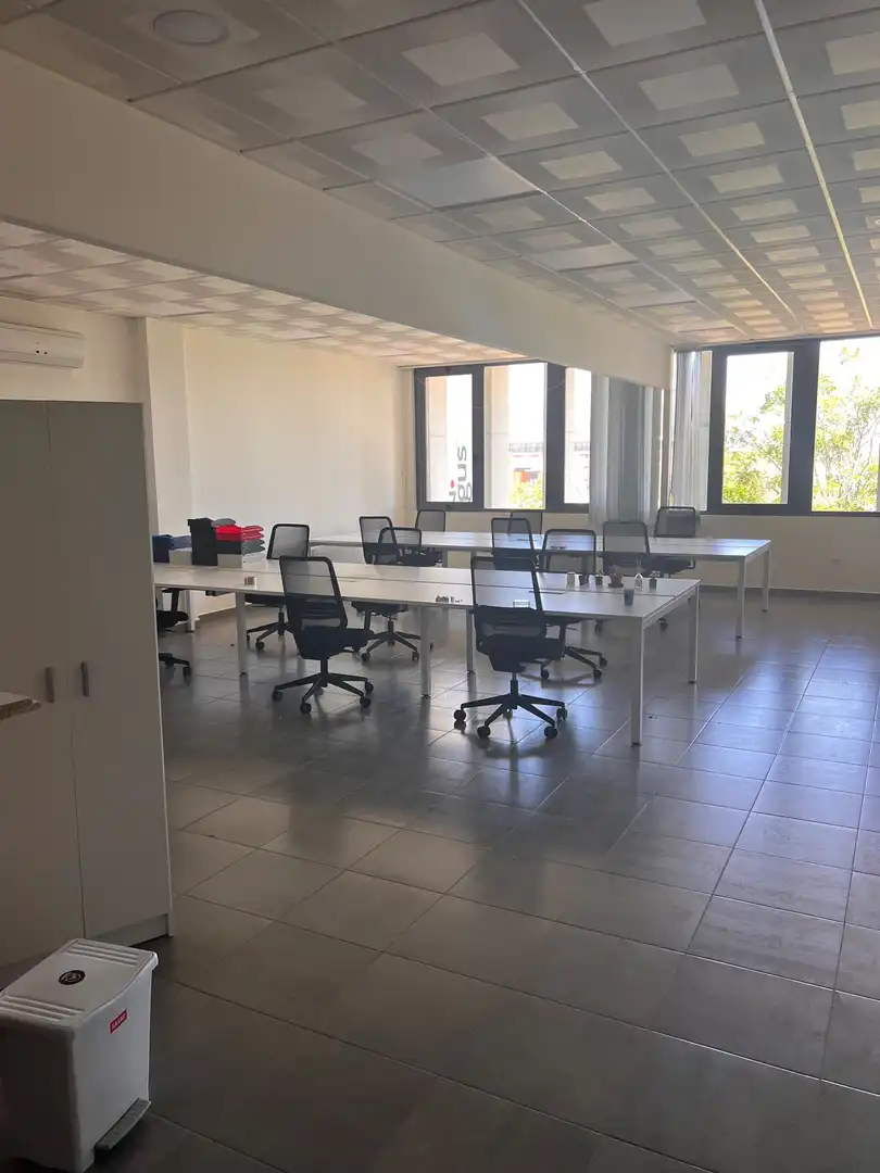 Büro zur Miete in Camas mit Klimaanlage, Heizung und Möbliert