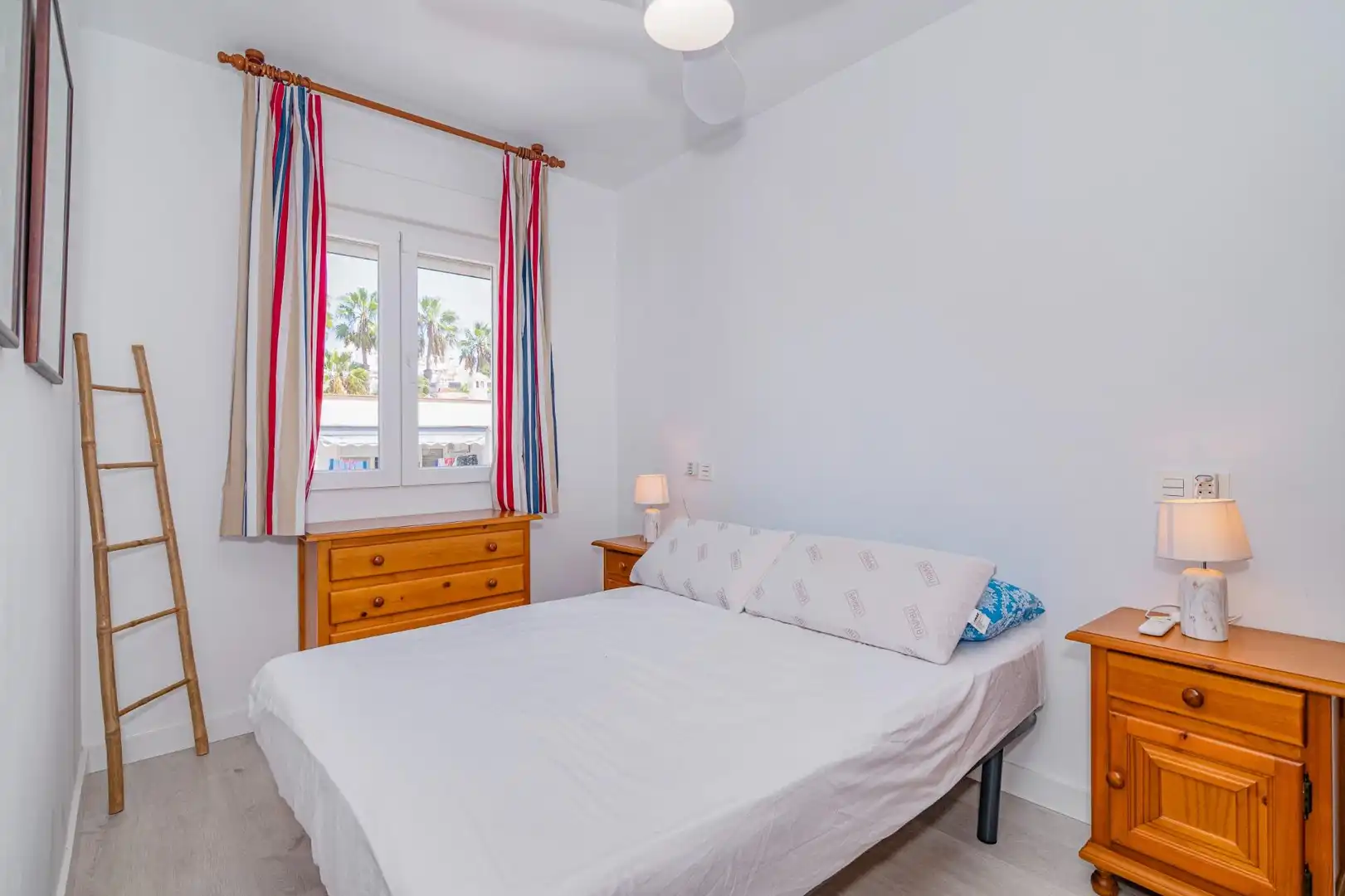 Bedroom of Apartments for sale in Almuñécar