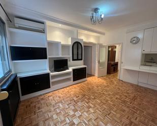 Living room of Flat to rent in  Madrid Capital  with Air Conditioner, Heating and Parquet flooring