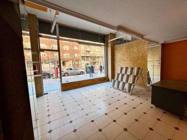 Local comercial en Alquiler en Palencia - AV SANTANDER en Ave María