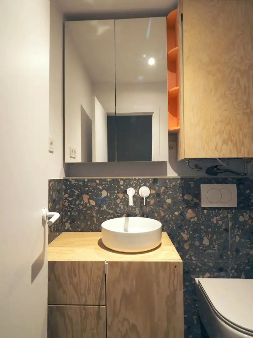 Baño de Apartamento en venta en Barcelona con Calefacción y Alarma