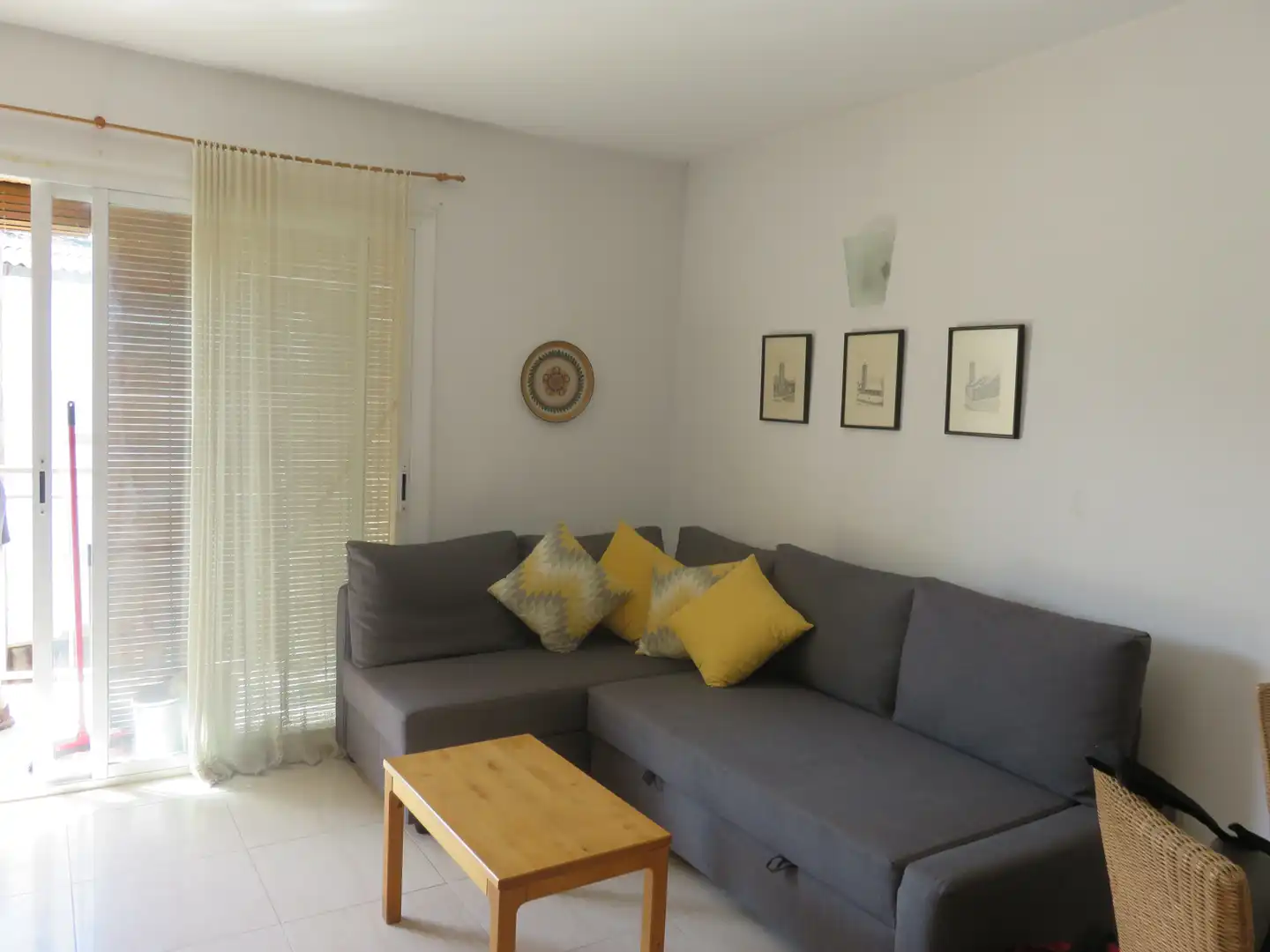 Sala de estar de Apartamento en venta en L'Estartit con Terraza y Amueblado