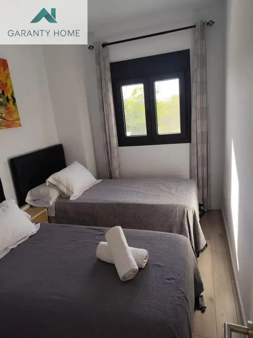 Habitación de Piso de alquiler en Vélez-Málaga con Aire acondicionado, Jardín privado y Terraza