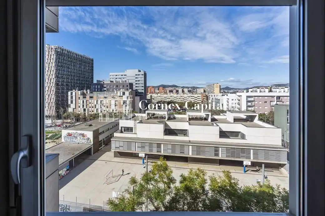 Außenansicht von Wohnung zum Verkauf in Barcelona mit Klimaanlage, Heizung und Privatgarten