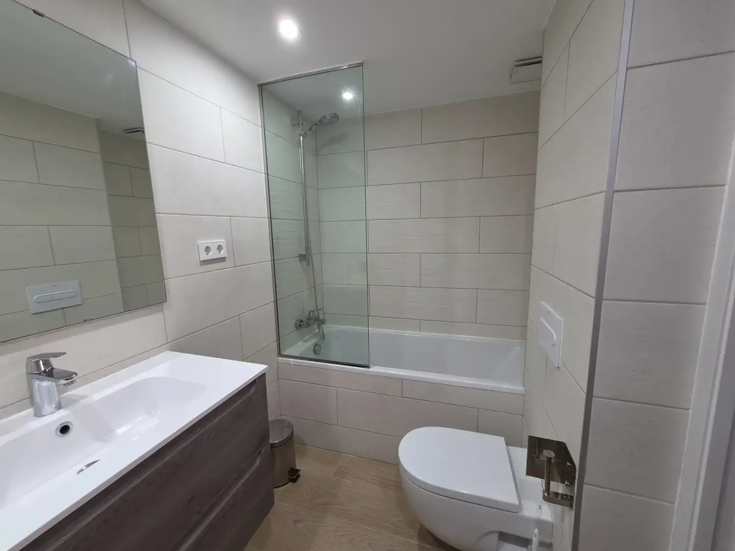Baño de Piso de alquiler en Barcelona con Aire acondicionado y Amueblado