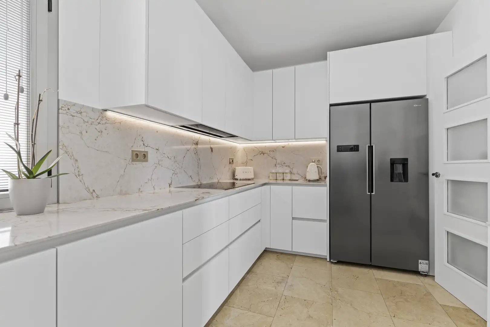 Cocina de Casa adosada de alquiler en Benahavís con Aire acondicionado, Jardín privado y Terraza