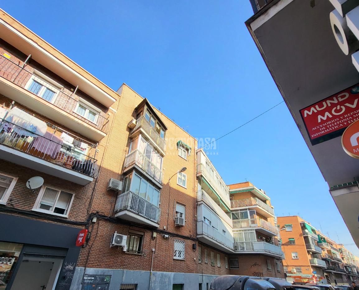 Flat for sale in Lucero, Latina
