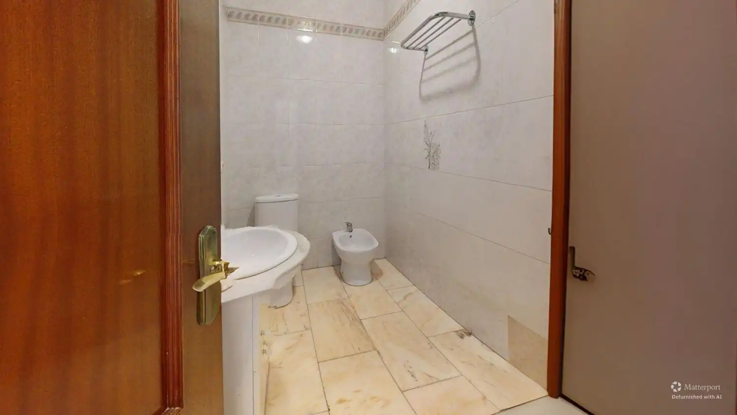 Bathroom of Flat for sale in Sevilla  with Air Conditioner, Terrace and Storage room