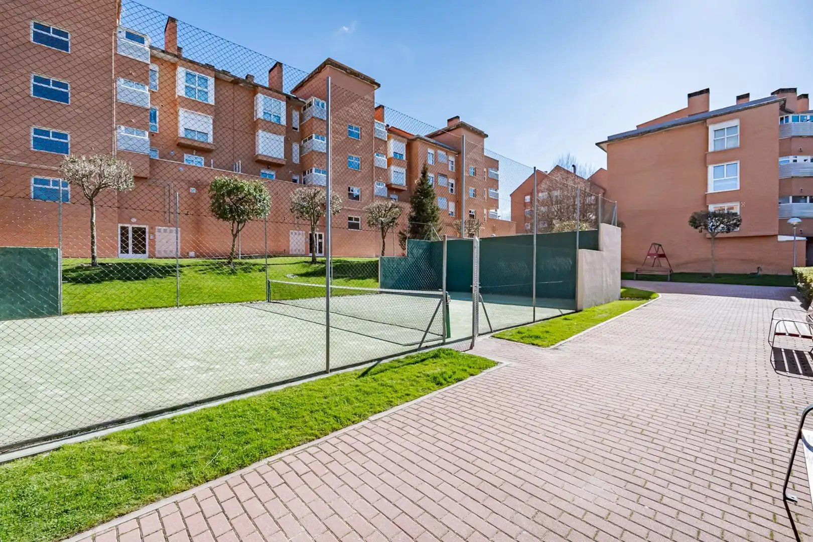 Parkplatz von Wohnung zur Miete in Las Rozas de Madrid mit Klimaanlage, Heizung und Privatgarten