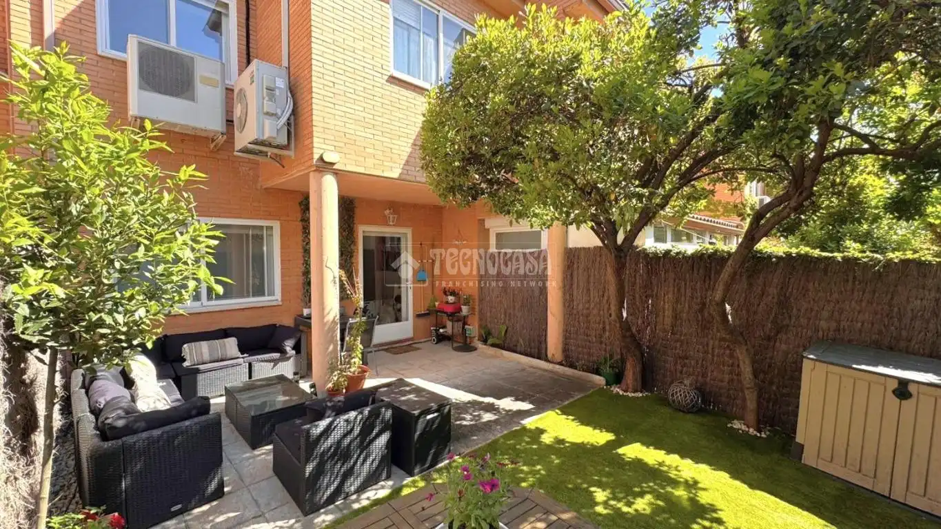 Jardí de Casa adosada en venda en Boadilla del Monte