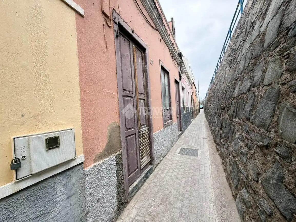 Vista exterior de Casa adosada en venda en Las Palmas de Gran Canaria