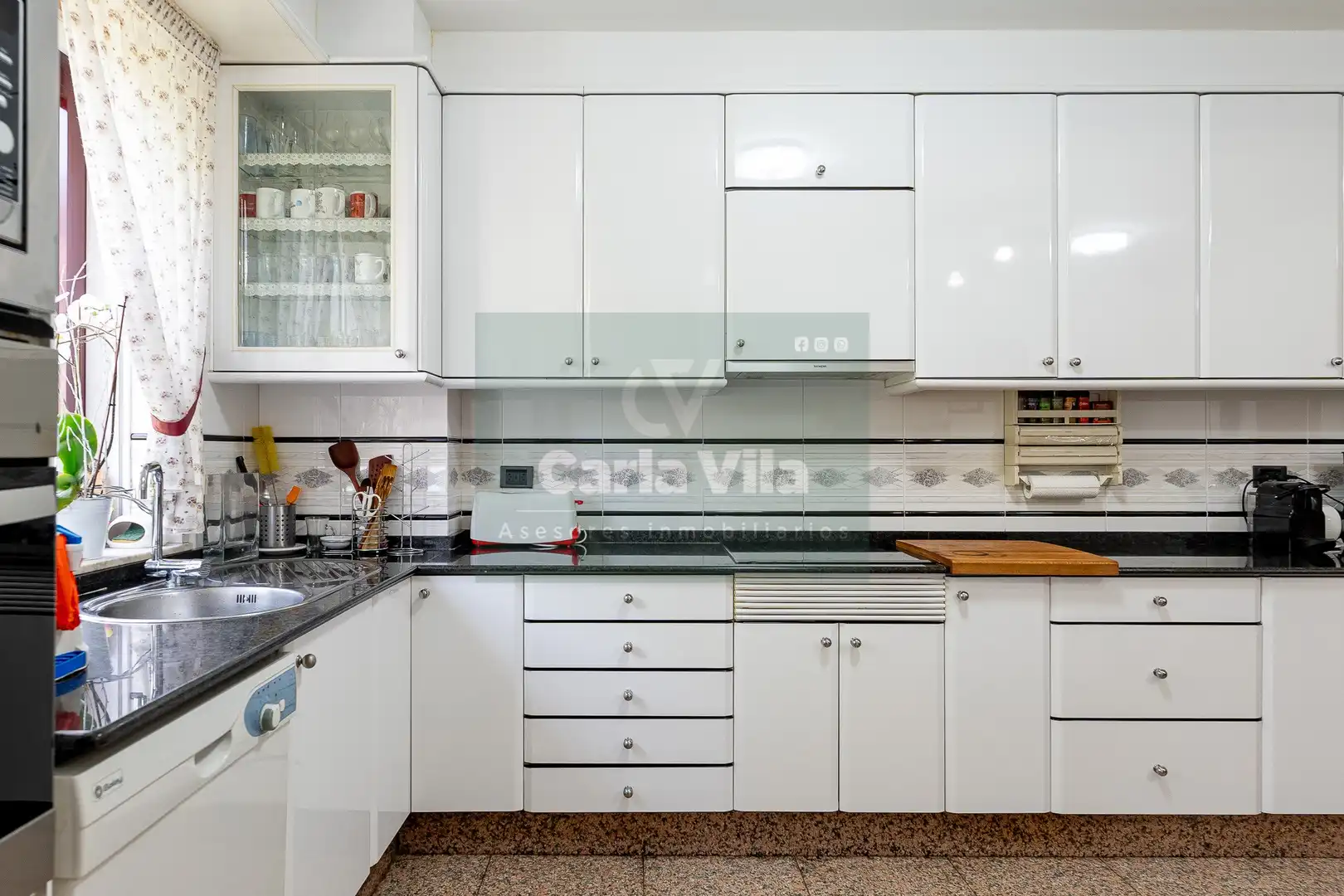 Cocina de Dúplex en venta en Lugo con Calefacción, Jardín privado y Parquet