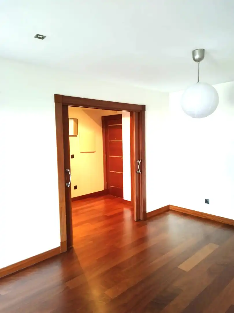 Flat for rent in Vigo   with Parquet flooring