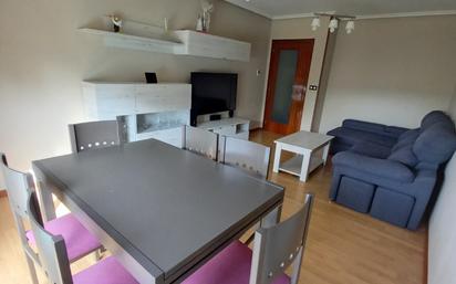 Sala d'estar de Pis en venda en O Carballiño   amb Calefacció, Traster i Moblat