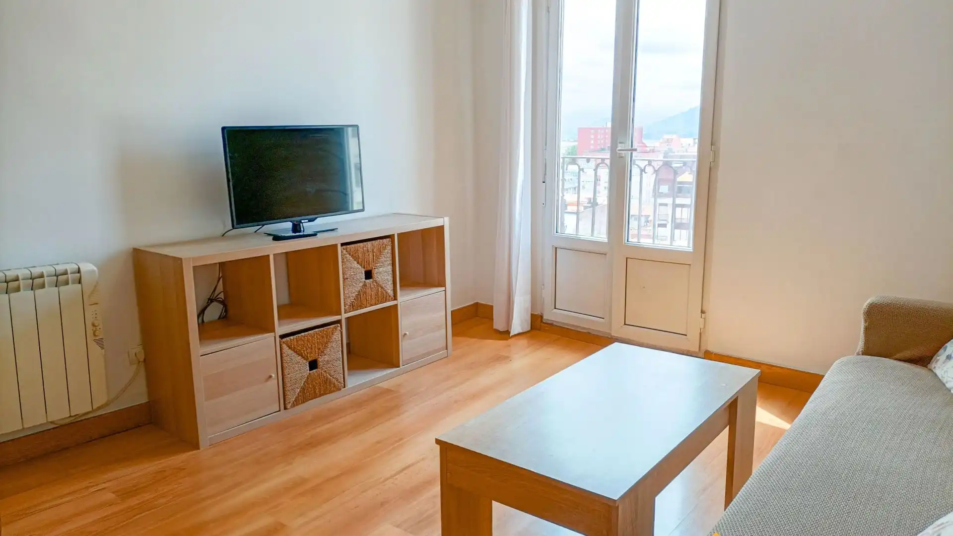 Living room of Flat for sale in Santander  with Storage room and Furnished