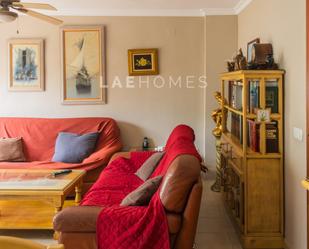 Sala d'estar de Casa adosada en venda en Benalmádena amb Aire condicionat, Jardí privat i Terrassa