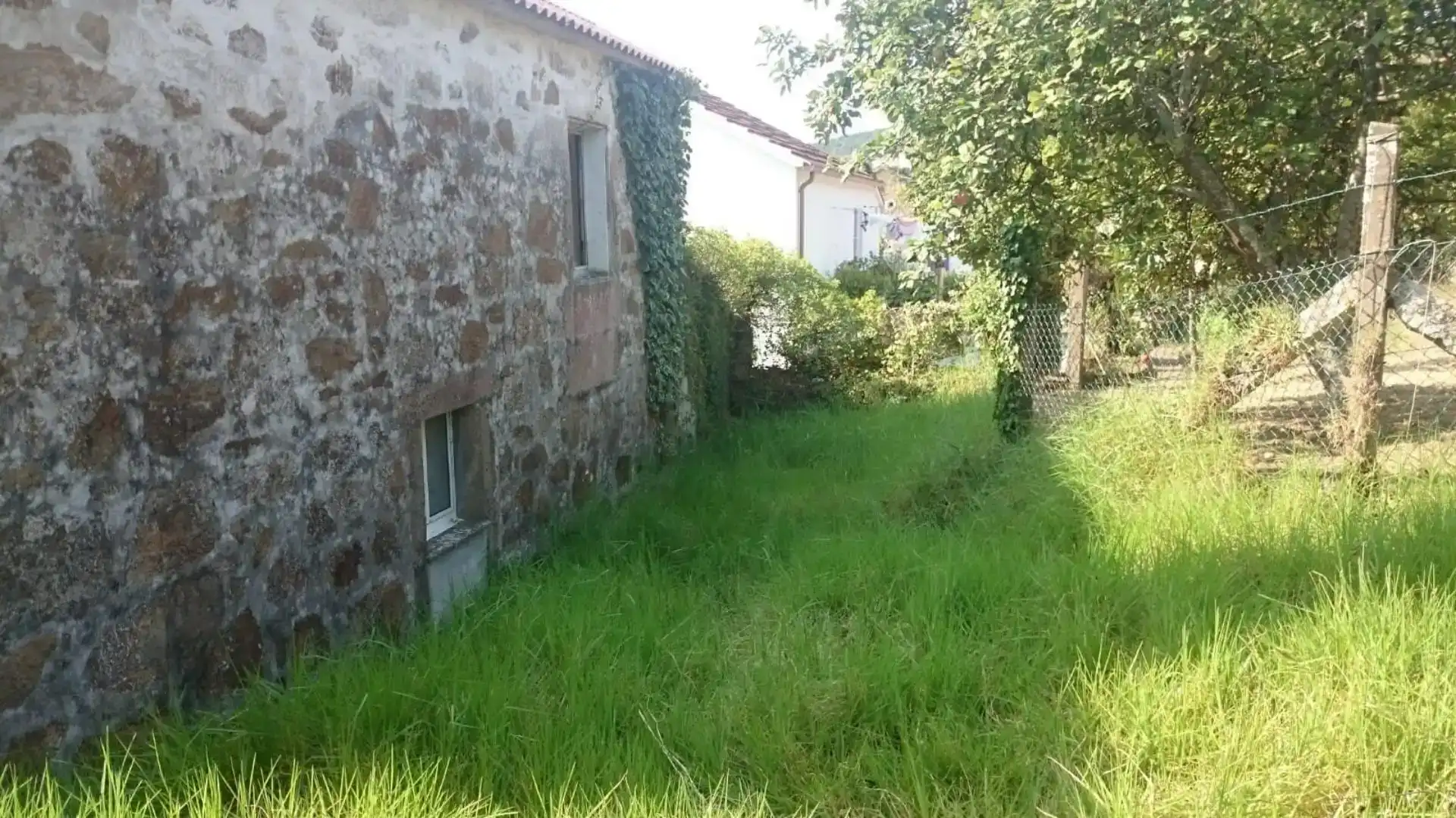 Casa adosada en venda en Outes amb Jardí privat