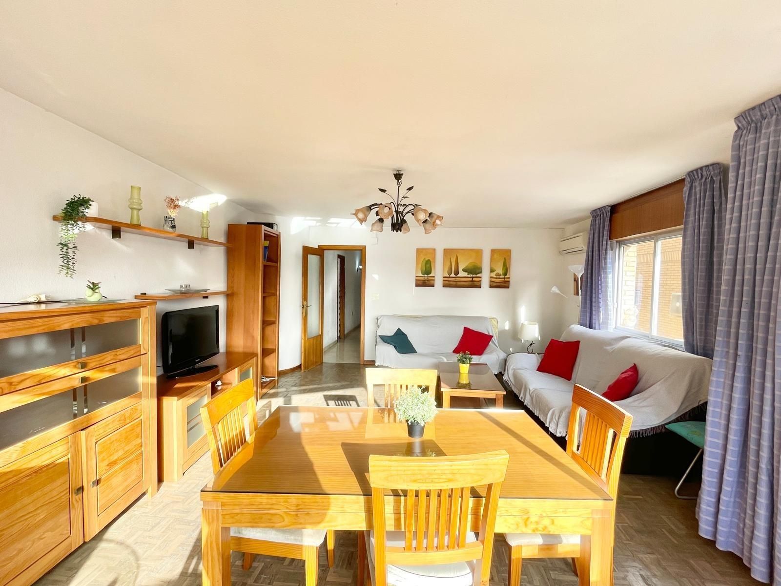 Sala de estar de Piso para compartir en  Granada Capital con Aire acondicionado, Terraza y Amueblado