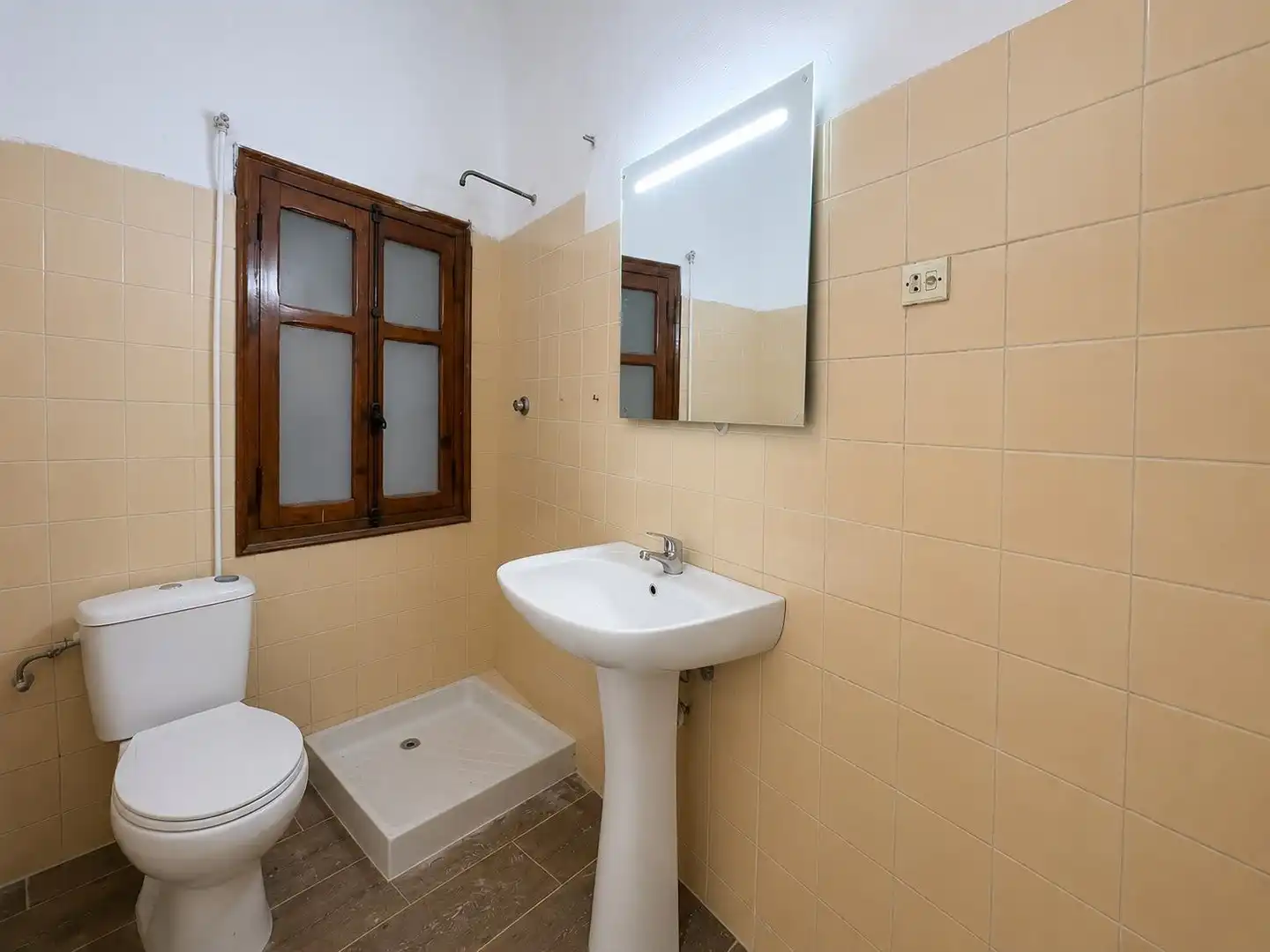 Badezimmer von Erdgeschoss zum Verkauf in Llanera de Ranes mit Klimaanlage, Terrasse und Alarm