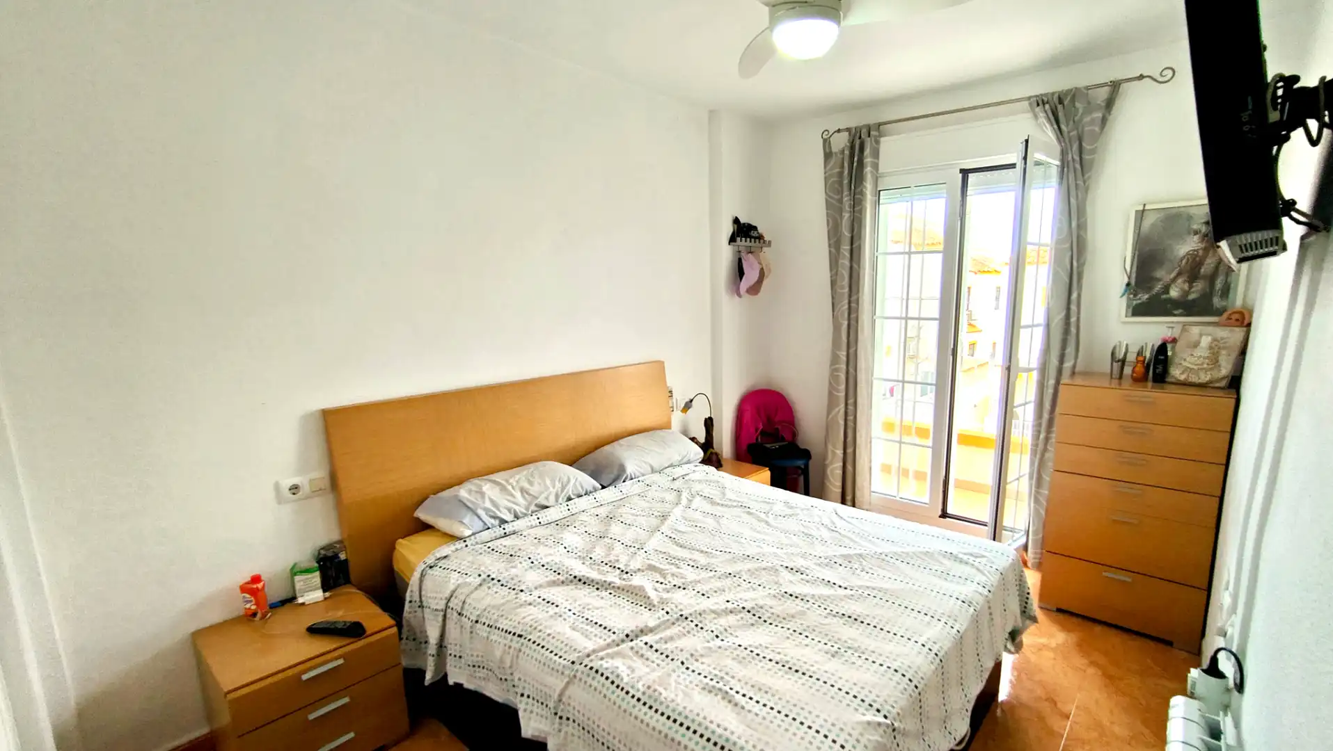 Habitación de Casa adosada en venta en Santa Pola con Aire acondicionado, Calefacción y Jardín privado