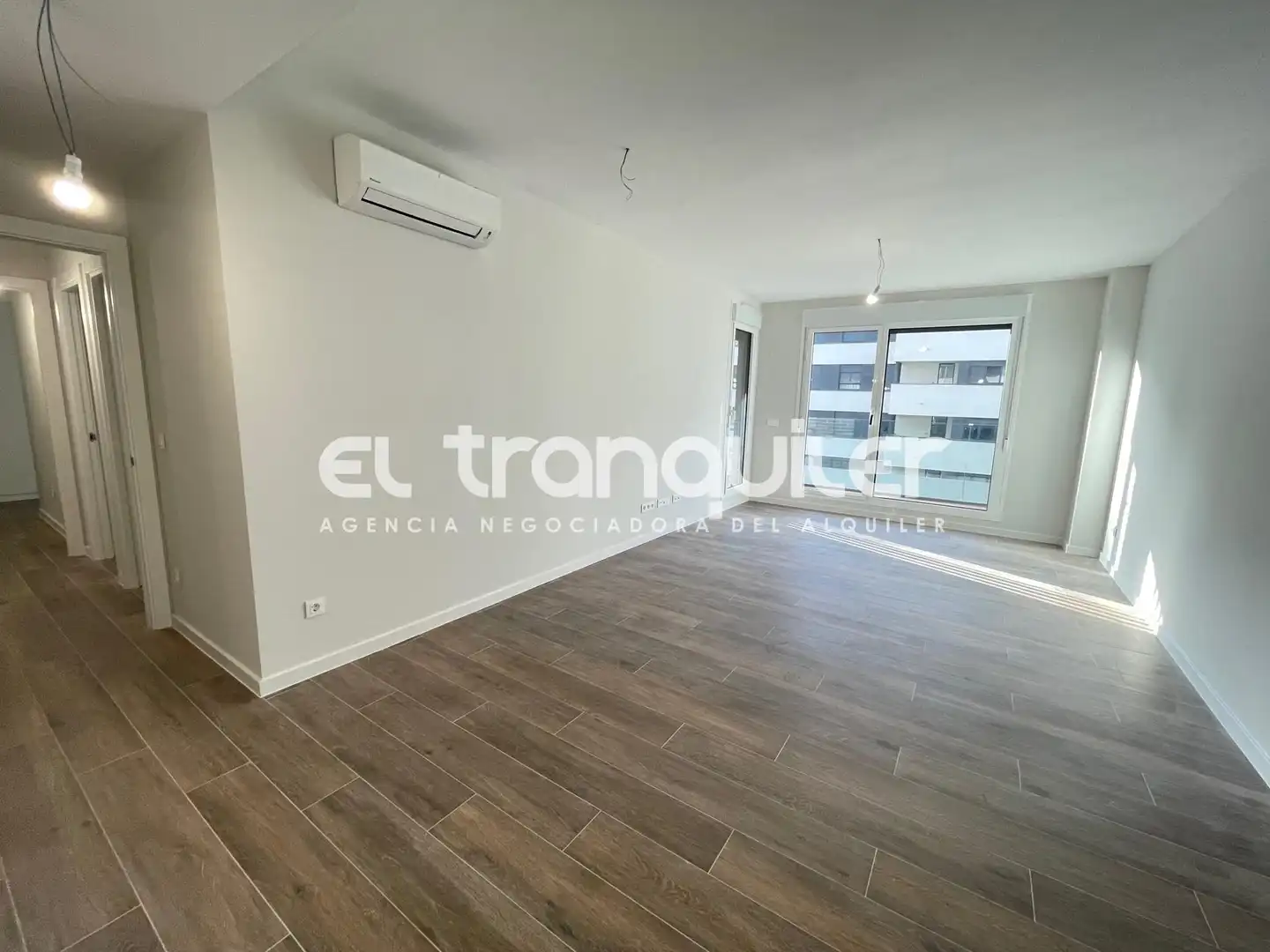 Appartamento con piscina in affitto a Calle Gales, imagen 3