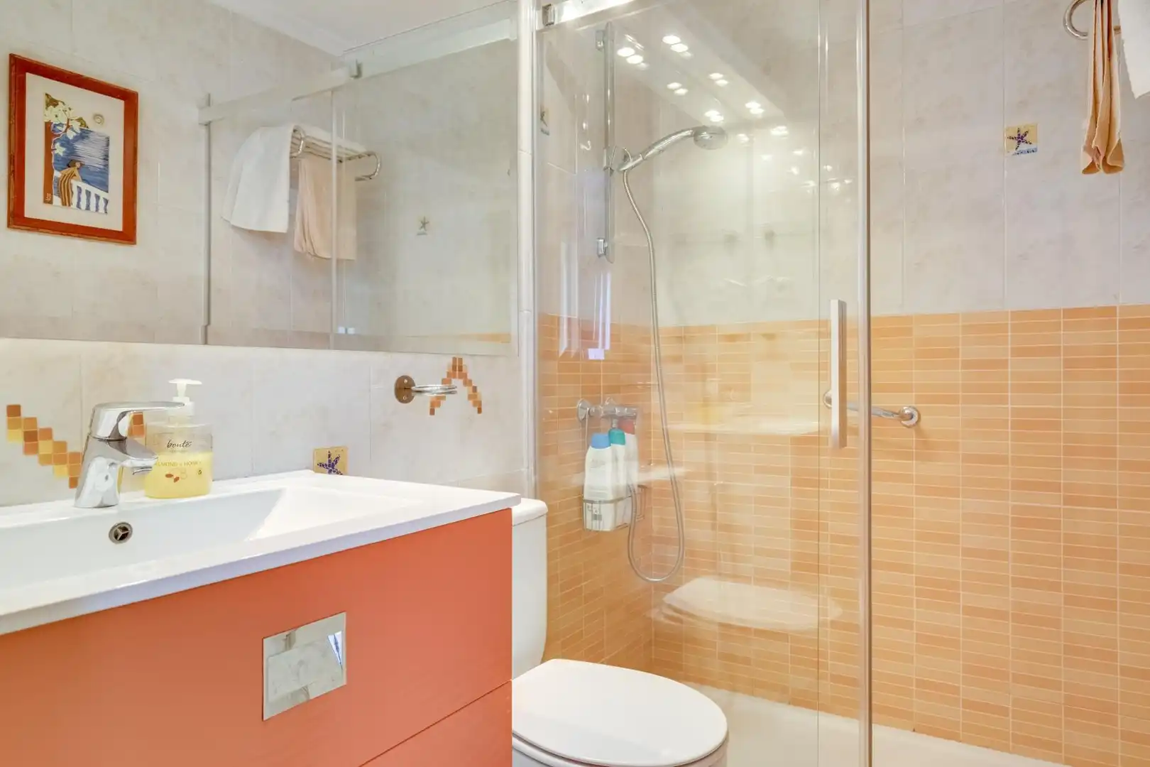Bany de Apartament de lloguer en Madrid amb Calefacció, Parquet i Balcó