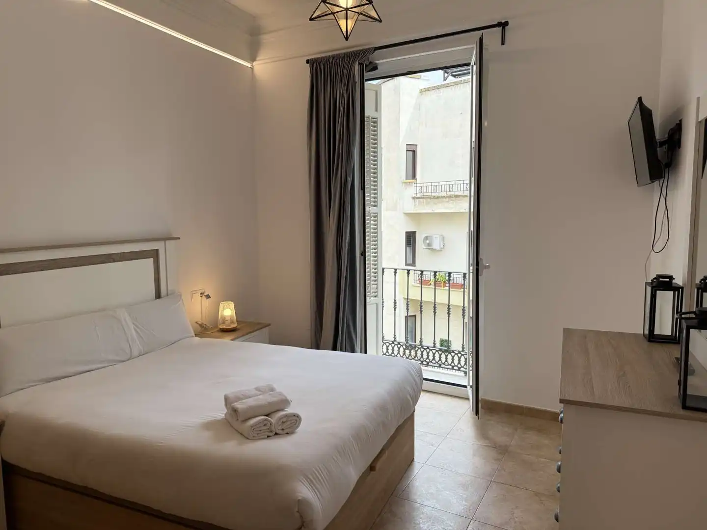 Dormitori de Apartament per a compartir en Málaga amb Aire condicionat, Terrassa i Moblat