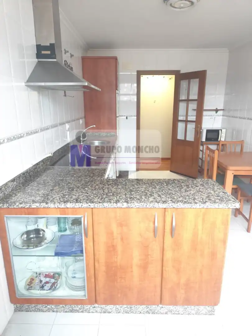 Cuina de Apartament en venda en Allariz amb Calefacció, Moblat i Forn