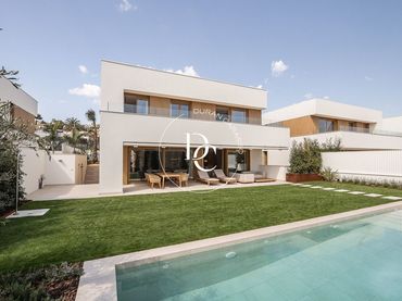 Casa d'obra nova amb piscina en venda a Vallpineda - Santa Bárbara