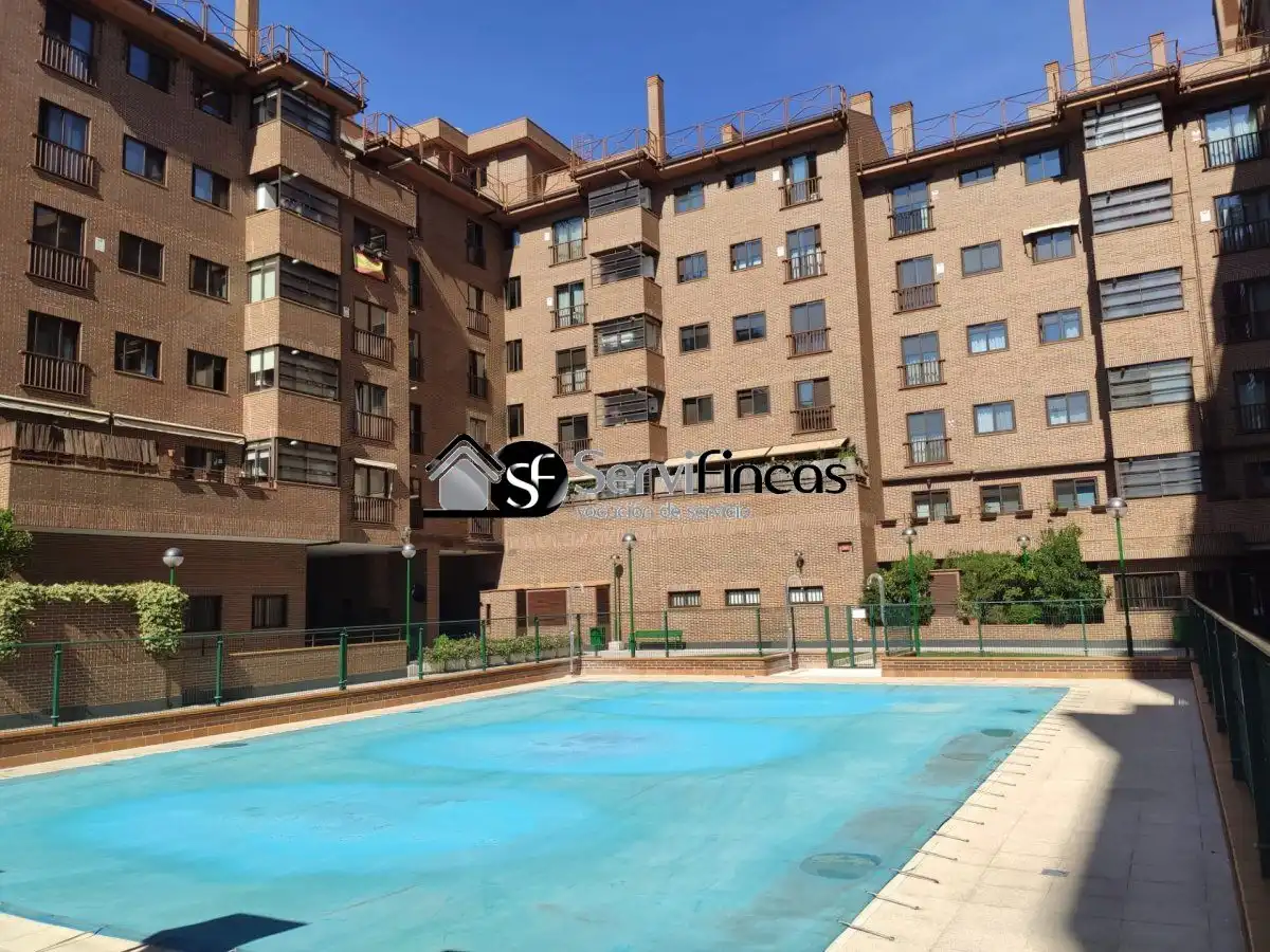 Vista exterior de Piso de alquiler en Madrid con Aire acondicionado, Calefacción y Trastero