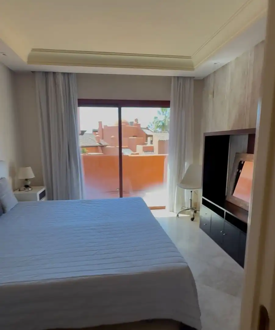 Dormitori de Àtic de lloguer en Marbella amb Calefacció, Terrassa i Traster