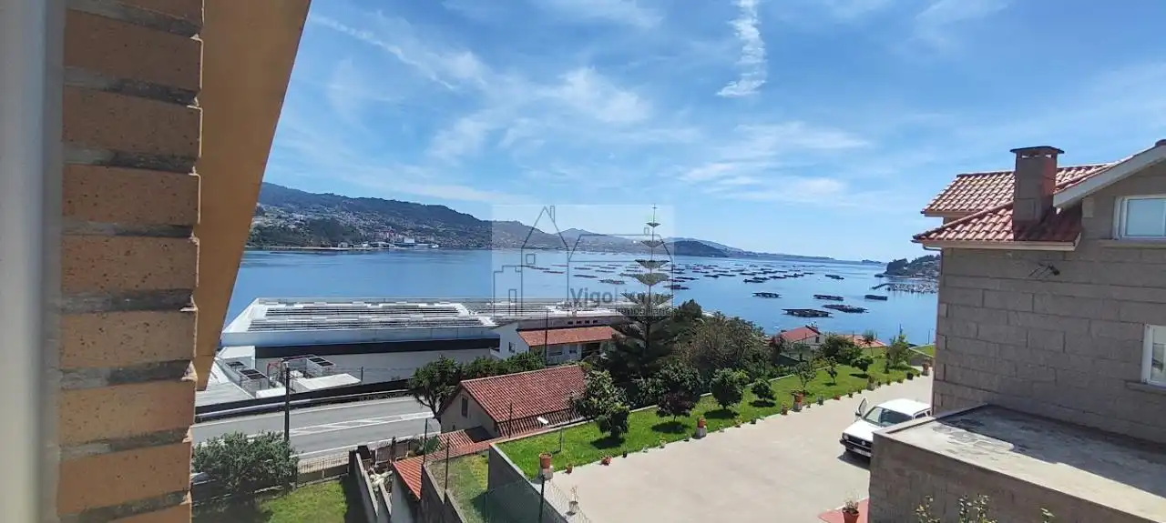 Vista exterior de Casa o xalet en venda en Moaña amb Jardí privat i Terrassa