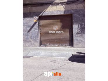 Local comercial en venda a Calle Bòbiles