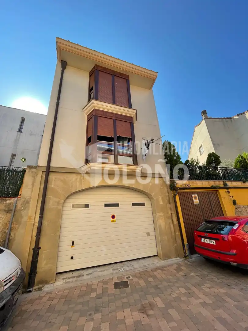 Vista exterior de Casa adosada en venta en San Asensio con Calefacción, Parquet y Trastero