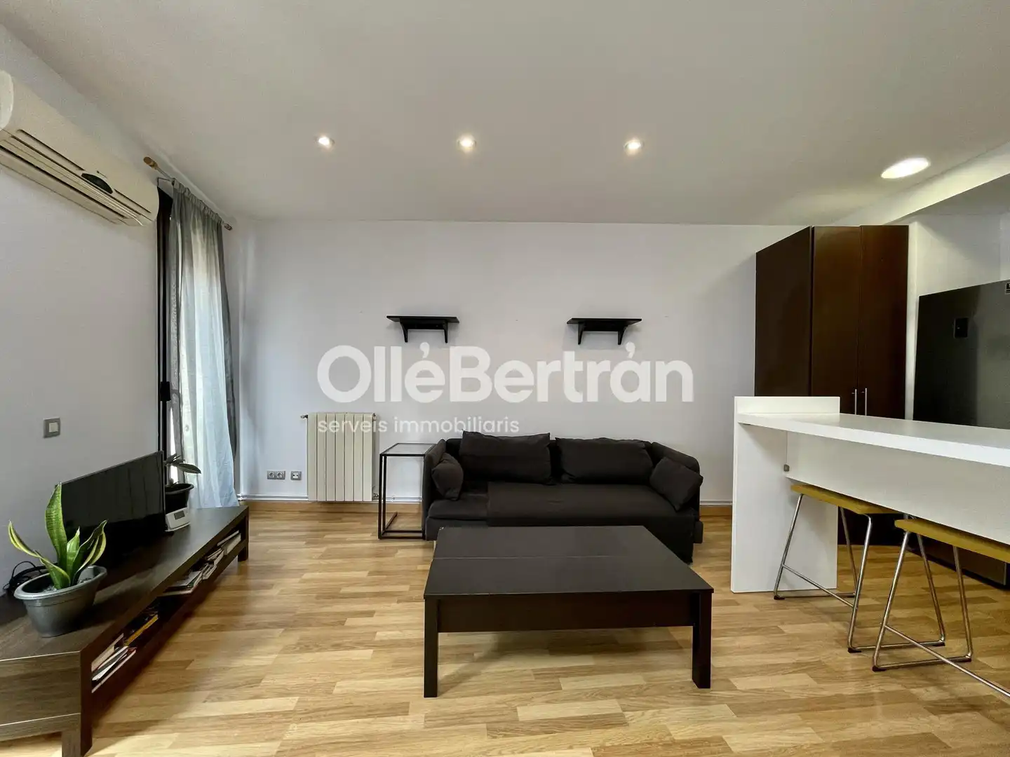 Exterior view of Flat for sale in Barcelona  with Air Conditioner, Heating and Oven
