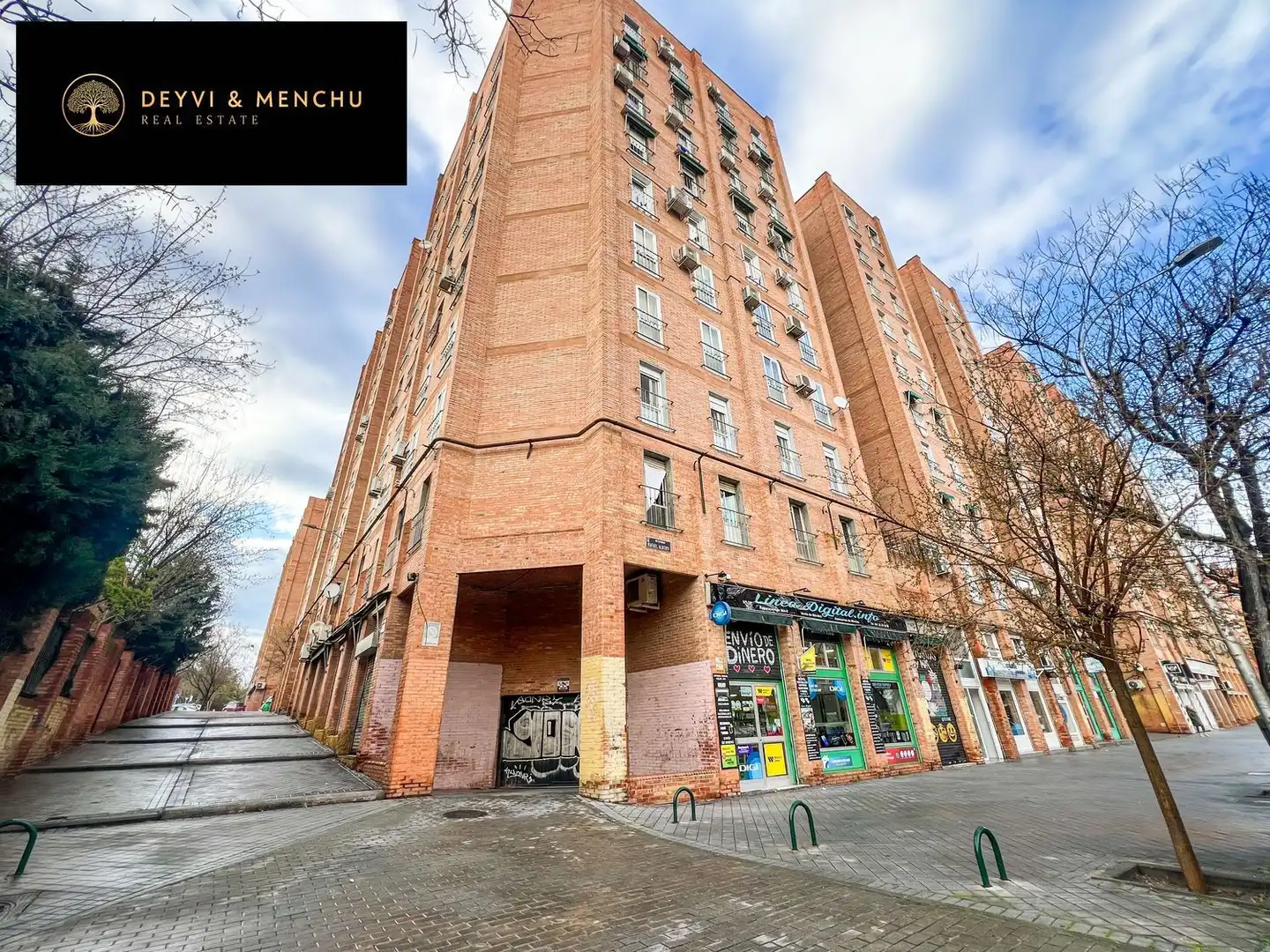 Exterior view of Garage for sale in Madrid