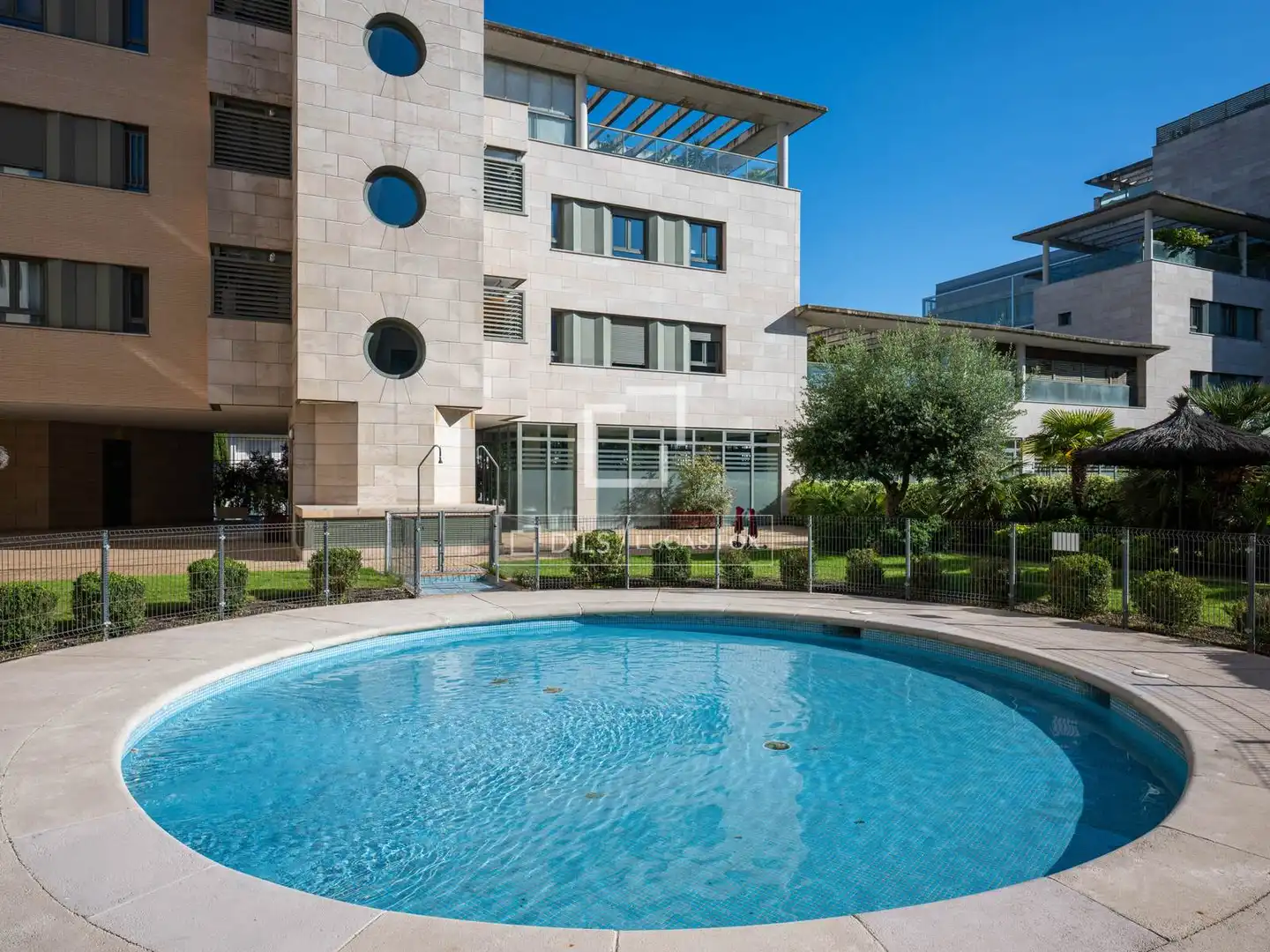 Swimming pool of Flat for rent in Madrid  with Air Conditioner, Heating and Private garden