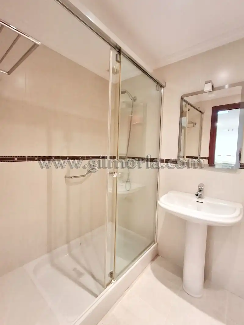 Baño de Piso de alquiler en Vélez-Málaga con Terraza y Amueblado
