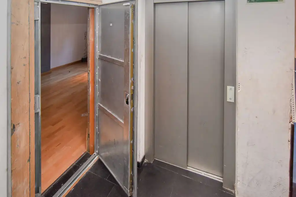 Piso en venta en Girona con Calefacción y Trastero