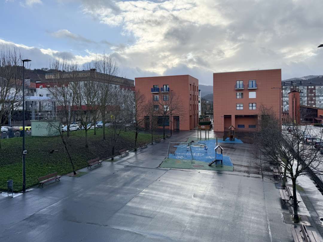 Vista exterior de Pis en venda en Zumarraga amb Calefacció, Traster i Balcó