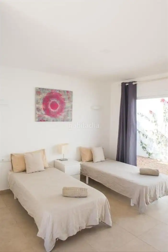 Chalet con jardín en venta en Diseminado Can Sargent 8404, imagen 5